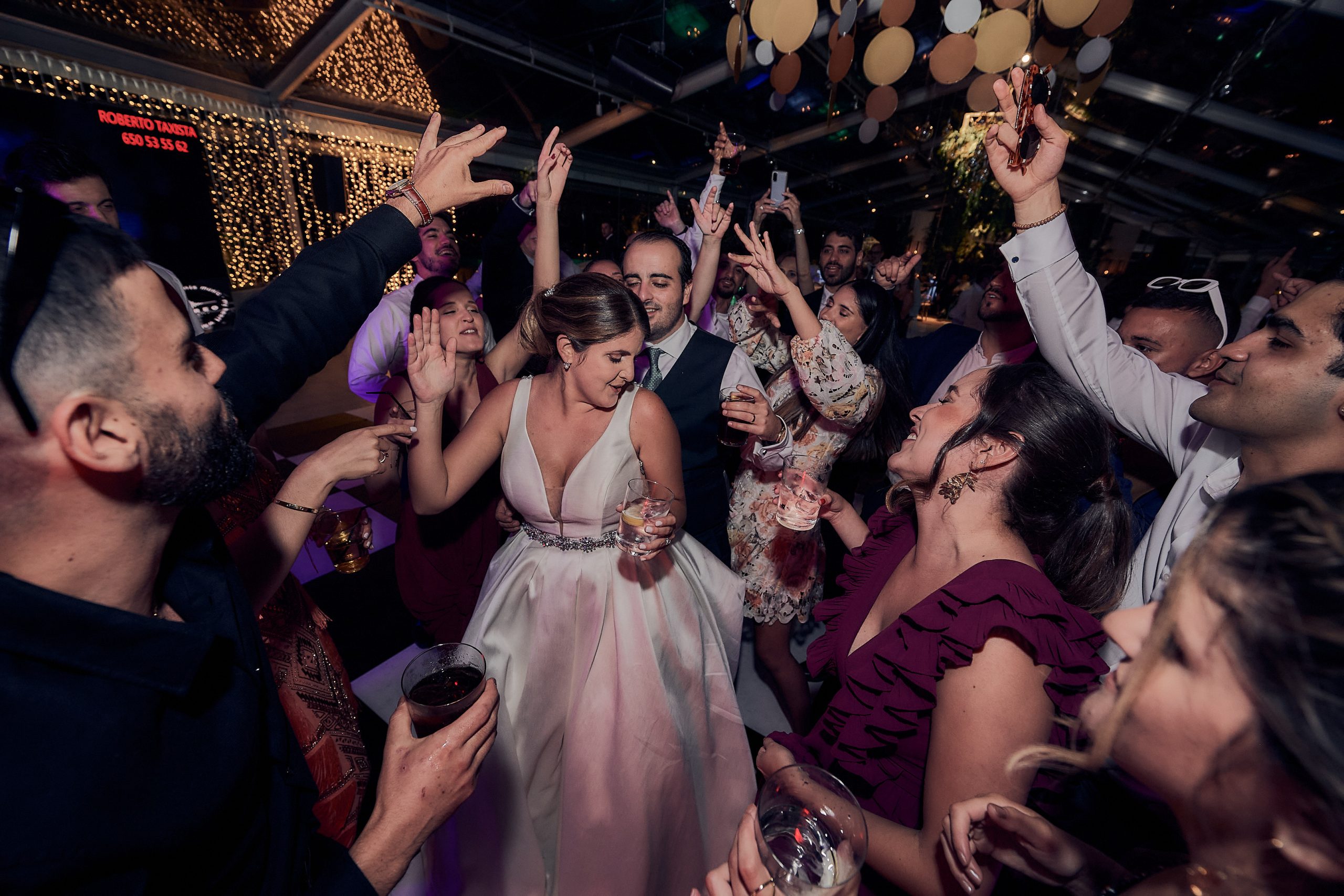 Bodas España, fotografo de bodas, luxury wedding, top 10 fotógrafo de bodas en España, Novia 2024, Bodas religiosas, El Pazo Toxeiriña, disco movil de bodas
