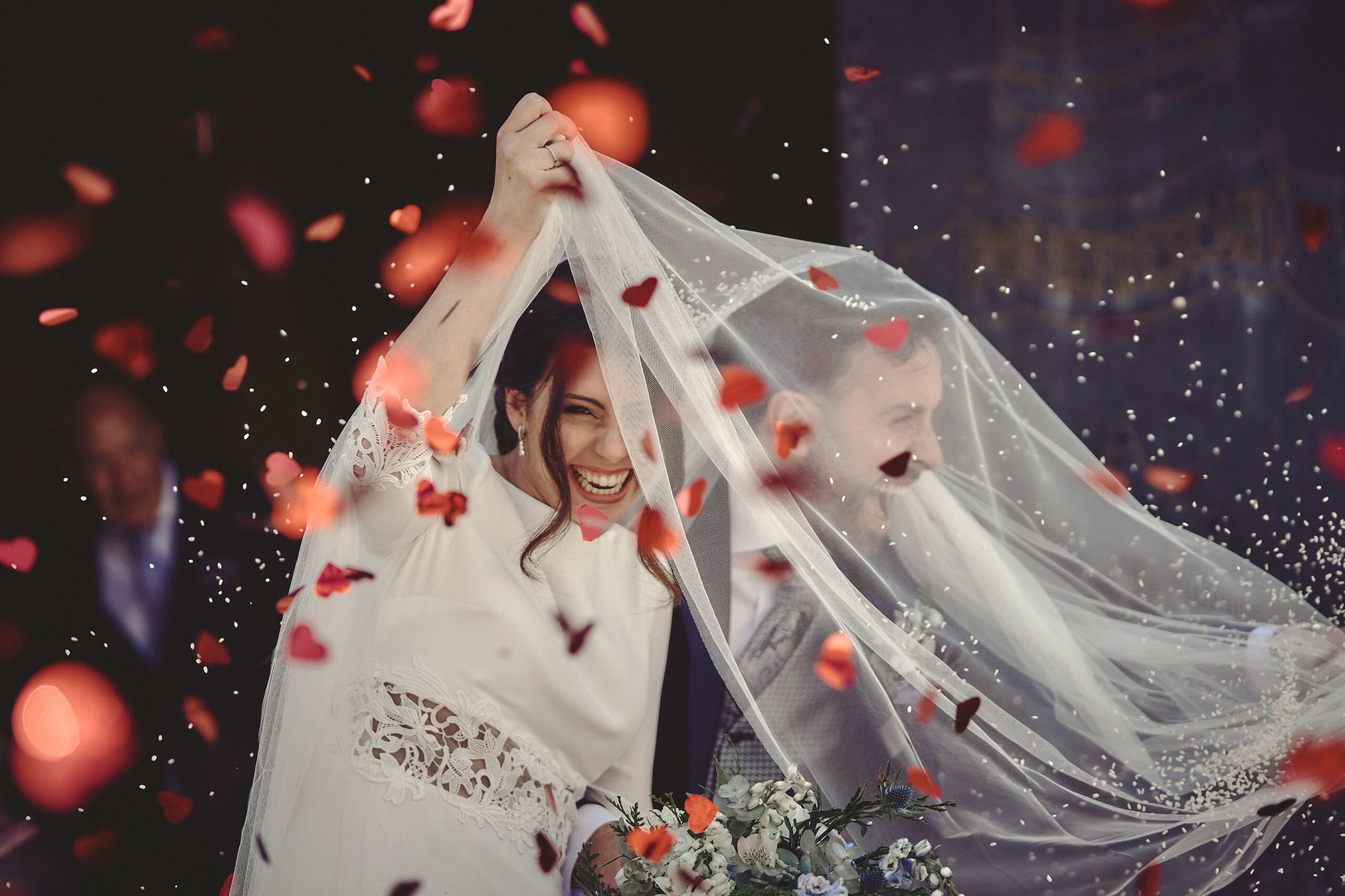 Fotografía de bodas natural y emocional en Valencia. Captura tu gran día con un estilo único. ¡Solicita presupuesto sin compromiso!