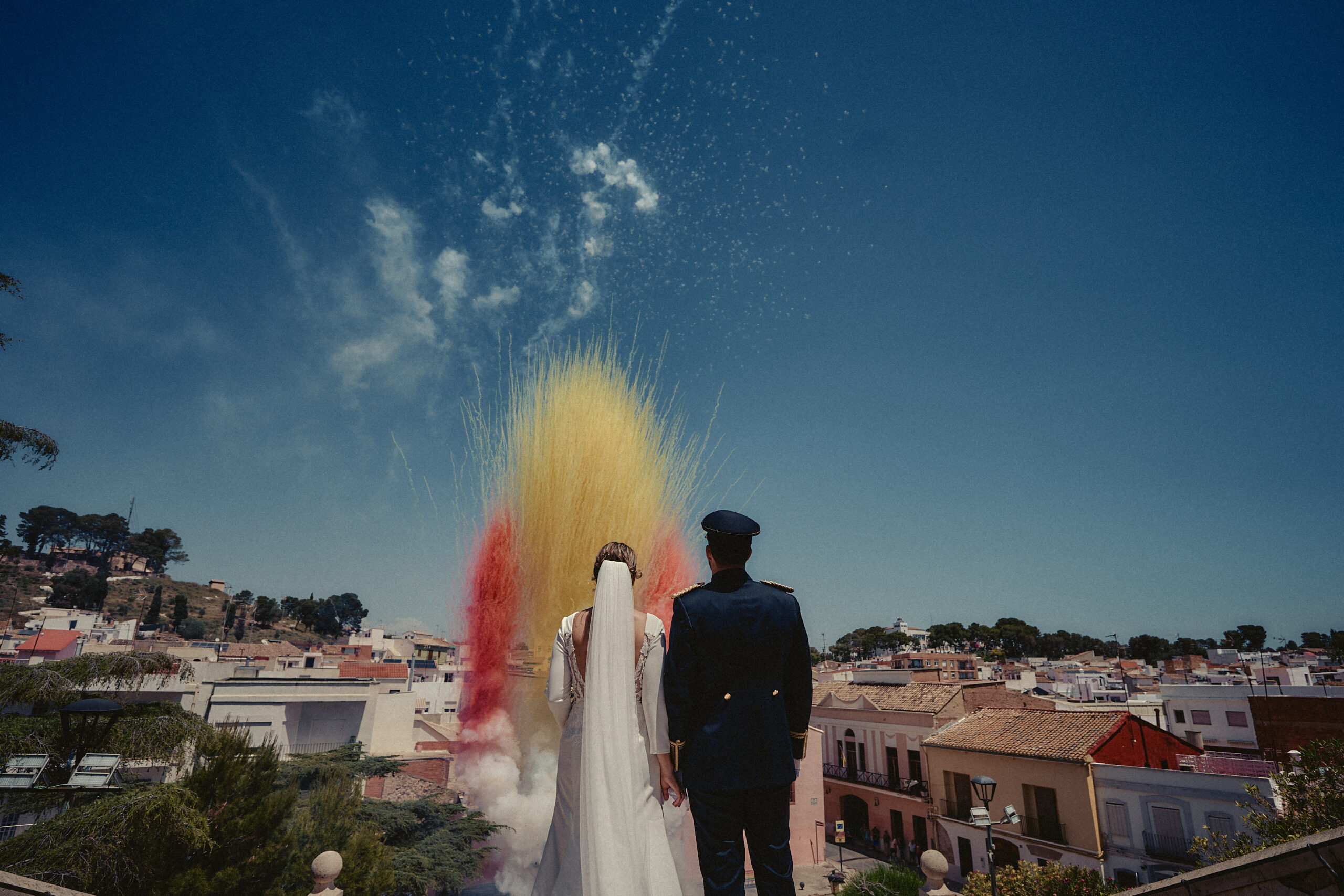Fotografía de bodas natural y emocional en Valencia. Captura tu gran día con un estilo único. ¡Solicita presupuesto sin compromiso!