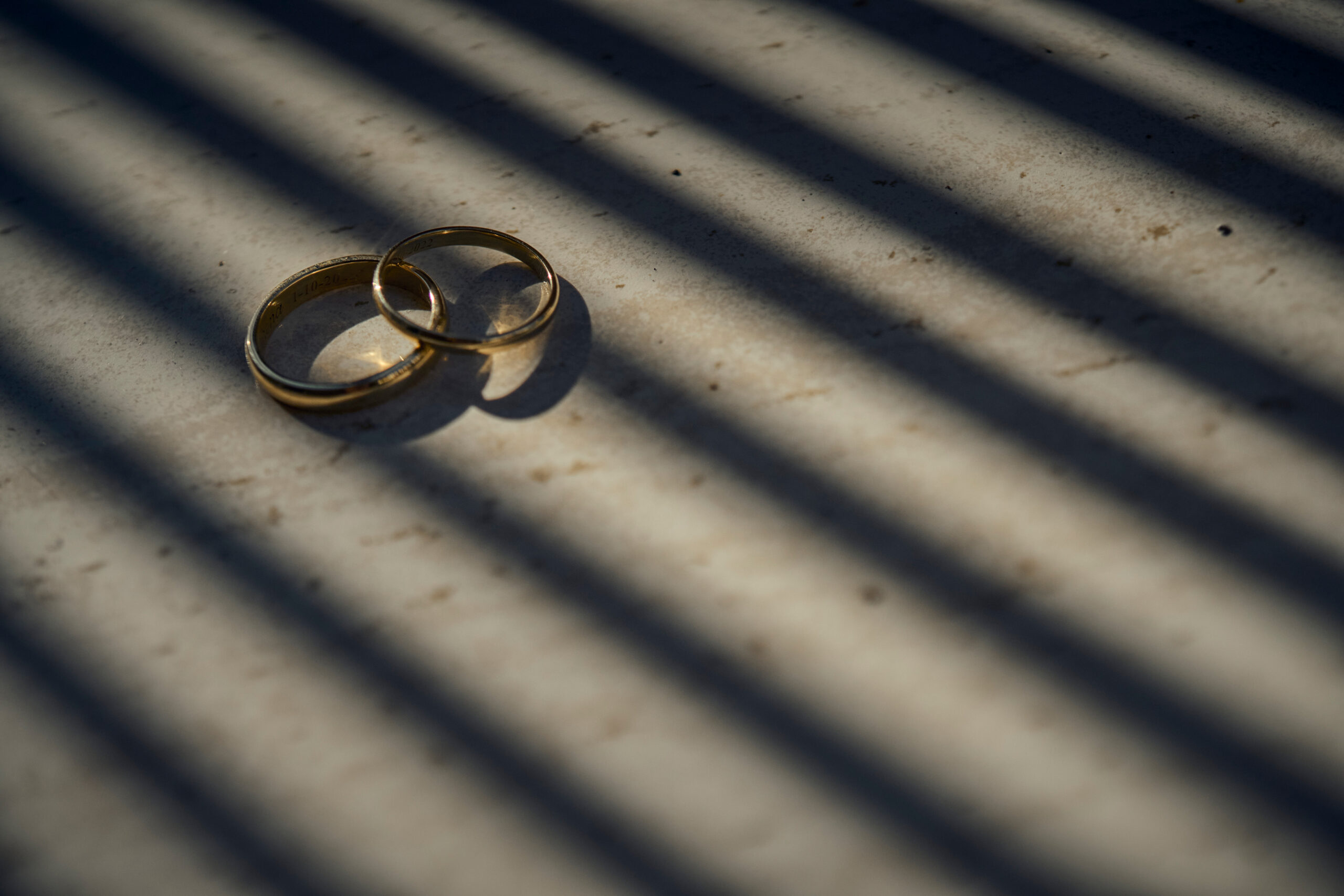 Fotografía de bodas natural y emocional en Valencia. Captura tu gran día con un estilo único. ¡Solicita presupuesto sin compromiso!