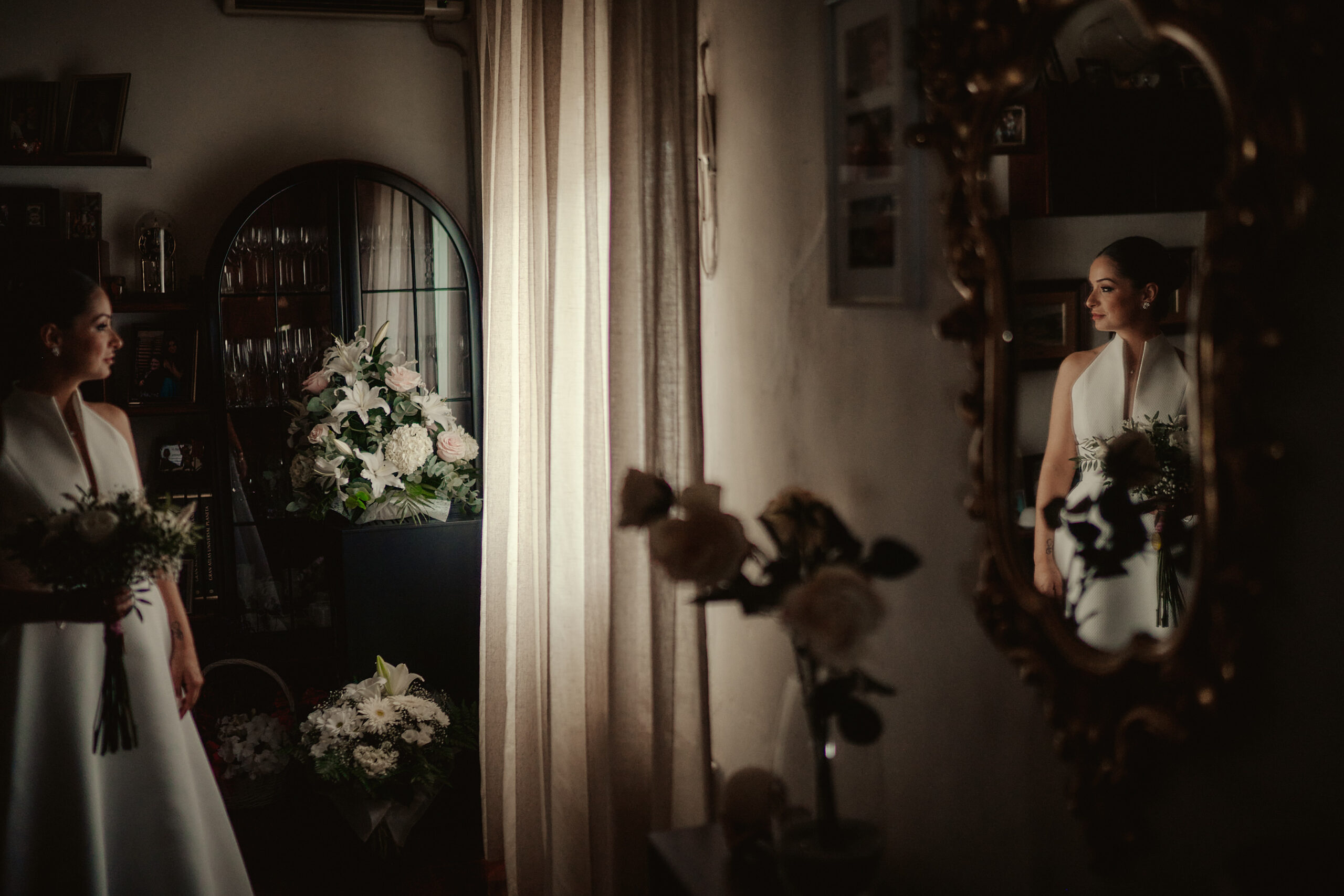 Fotografía de bodas natural y emocional en Valencia. Captura tu gran día con un estilo único. ¡Solicita presupuesto sin compromiso!