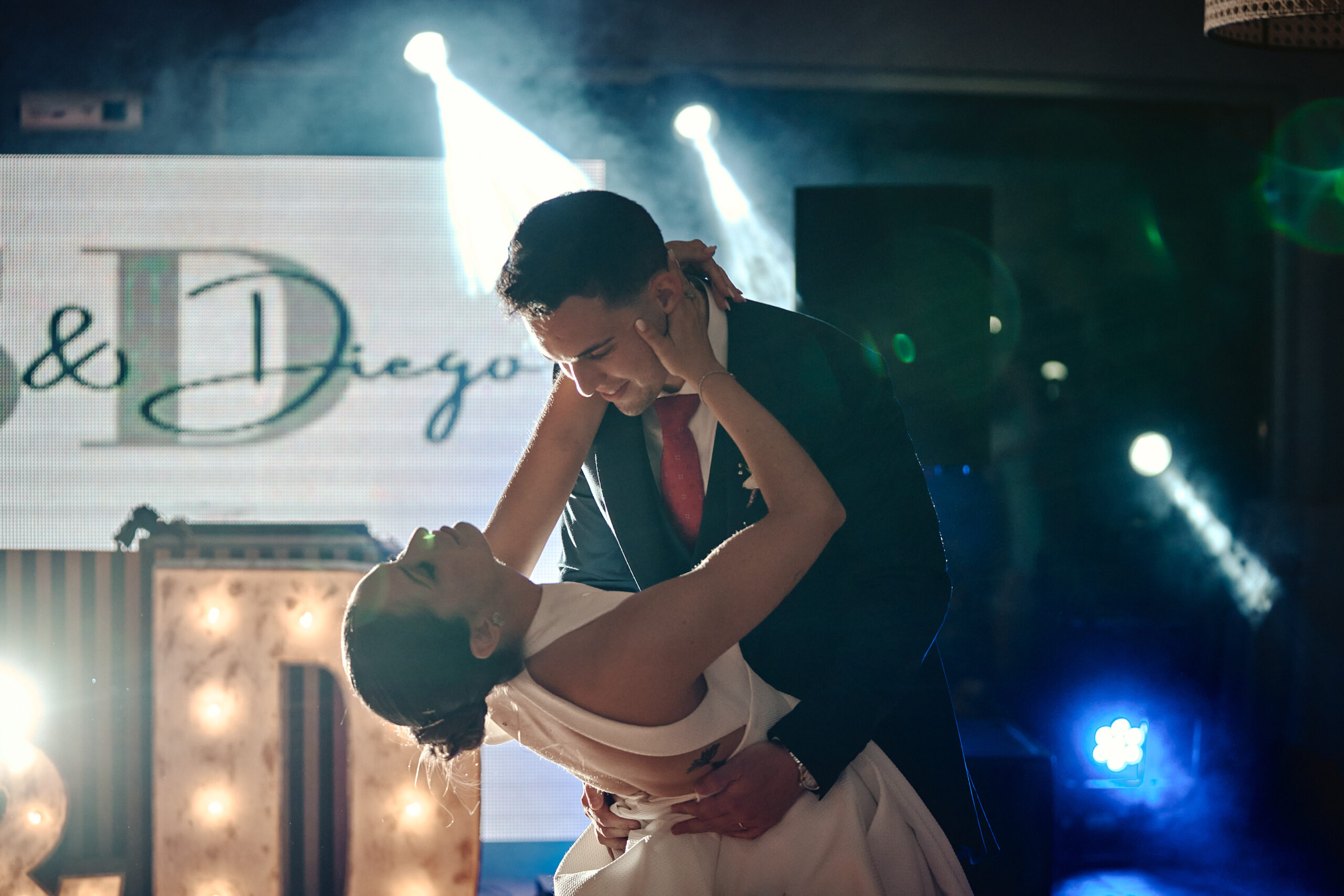 Fotografía de bodas natural y emocional en Valencia. Captura tu gran día con un estilo único. ¡Solicita presupuesto sin compromiso!