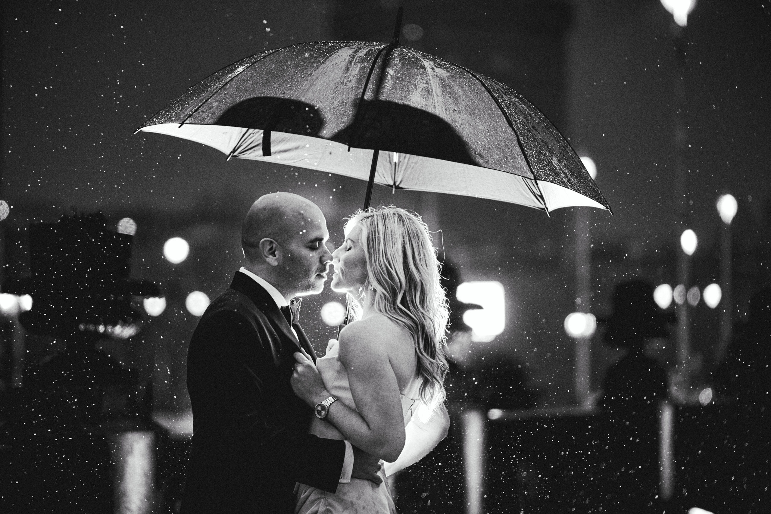 Fotografía de bodas natural y emocional en Valencia. Captura tu gran día con un estilo único. ¡Solicita presupuesto sin compromiso!