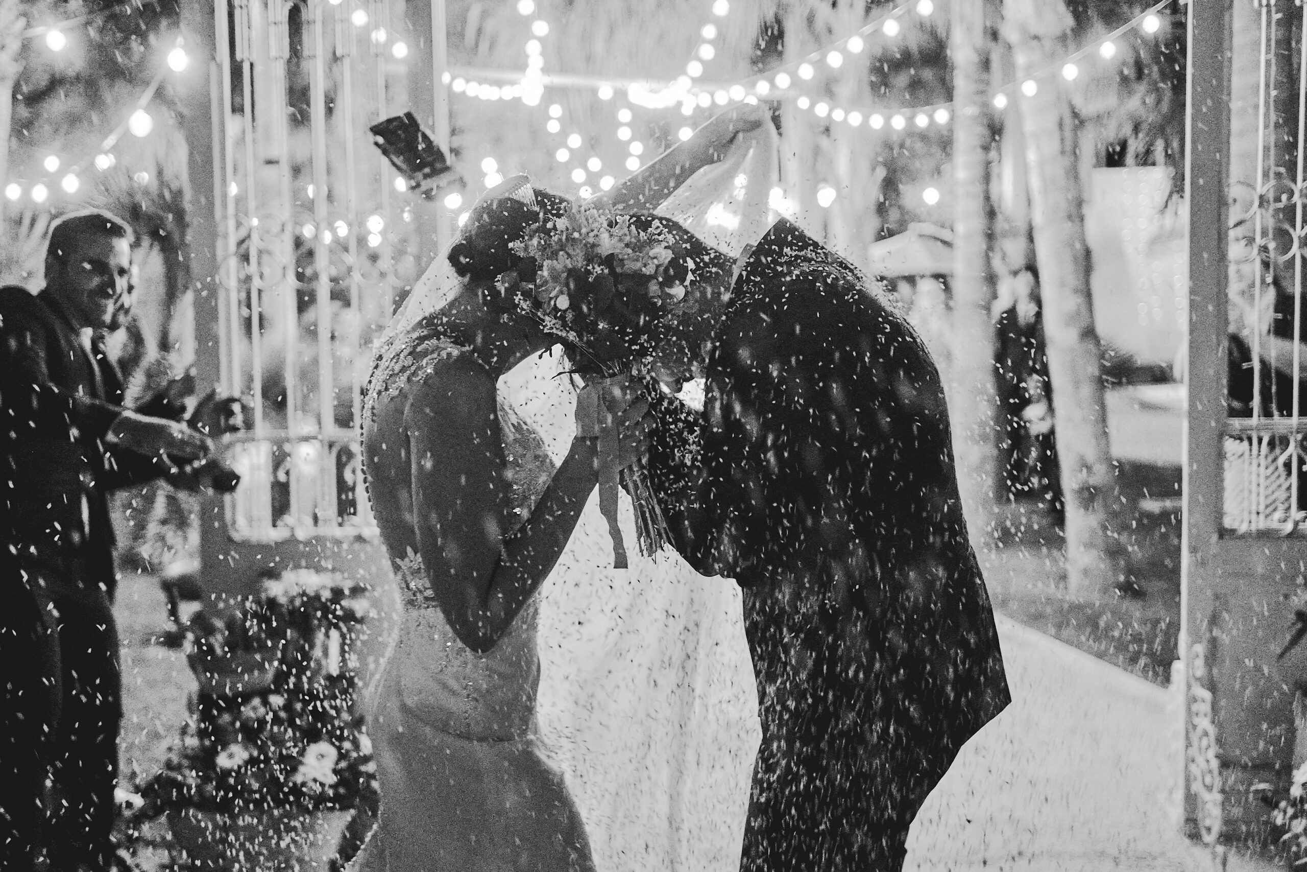 Fotografía de bodas natural y emocional en Valencia. Captura tu gran día con un estilo único. ¡Solicita presupuesto sin compromiso!