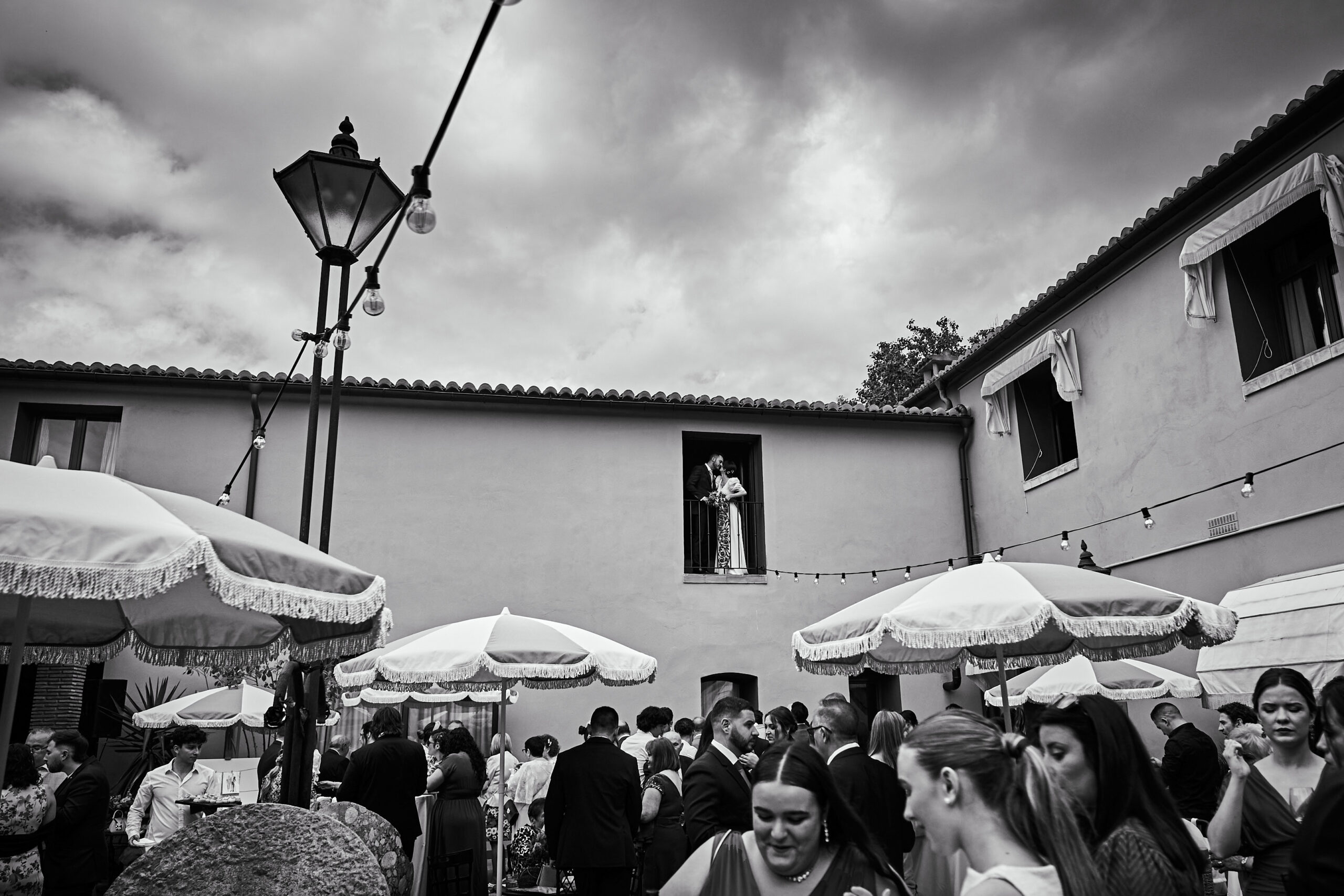 Fotografía de bodas natural y emocional en Valencia. Captura tu gran día con un estilo único. ¡Solicita presupuesto sin compromiso!