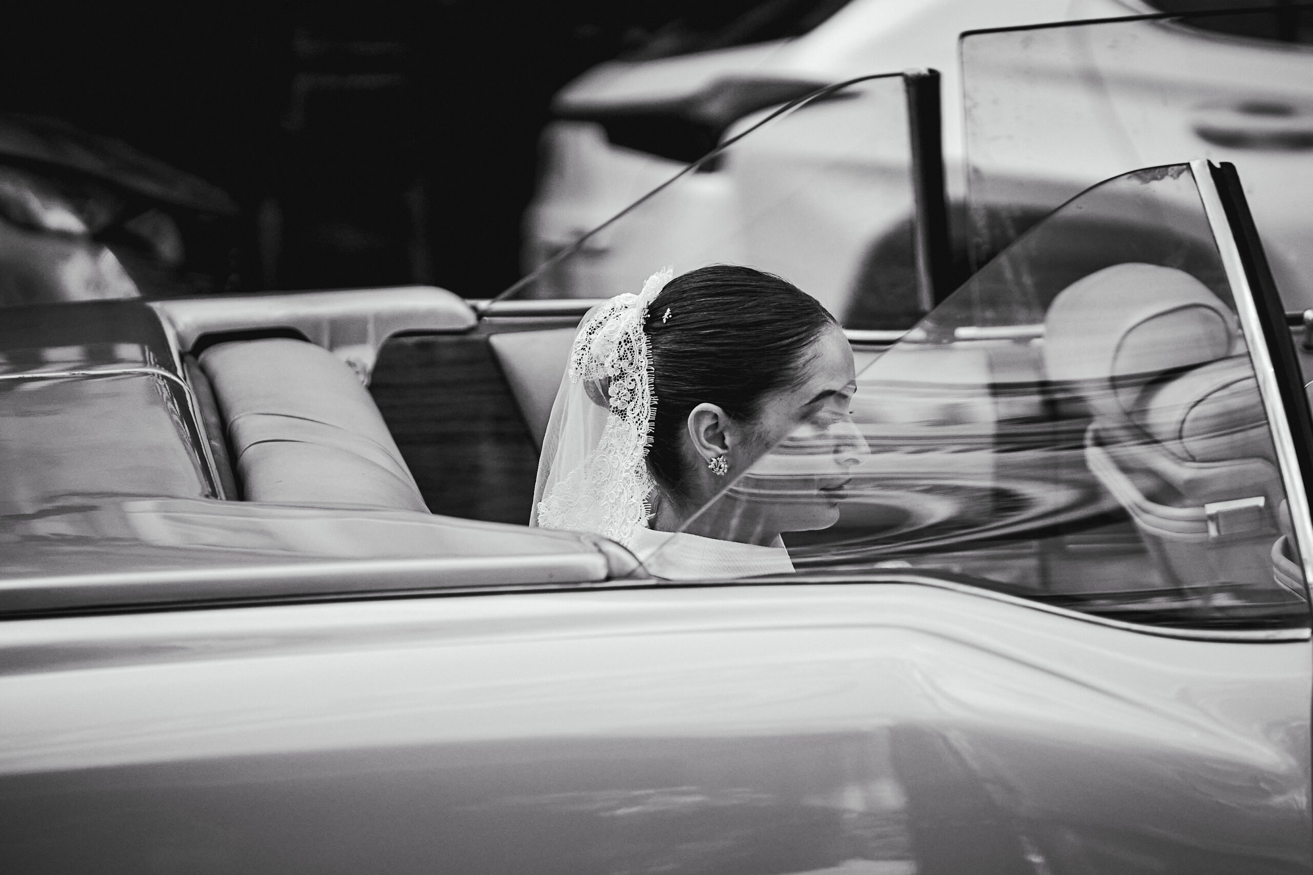Fotografía de bodas natural y emocional en Valencia. Captura tu gran día con un estilo único. ¡Solicita presupuesto sin compromiso!