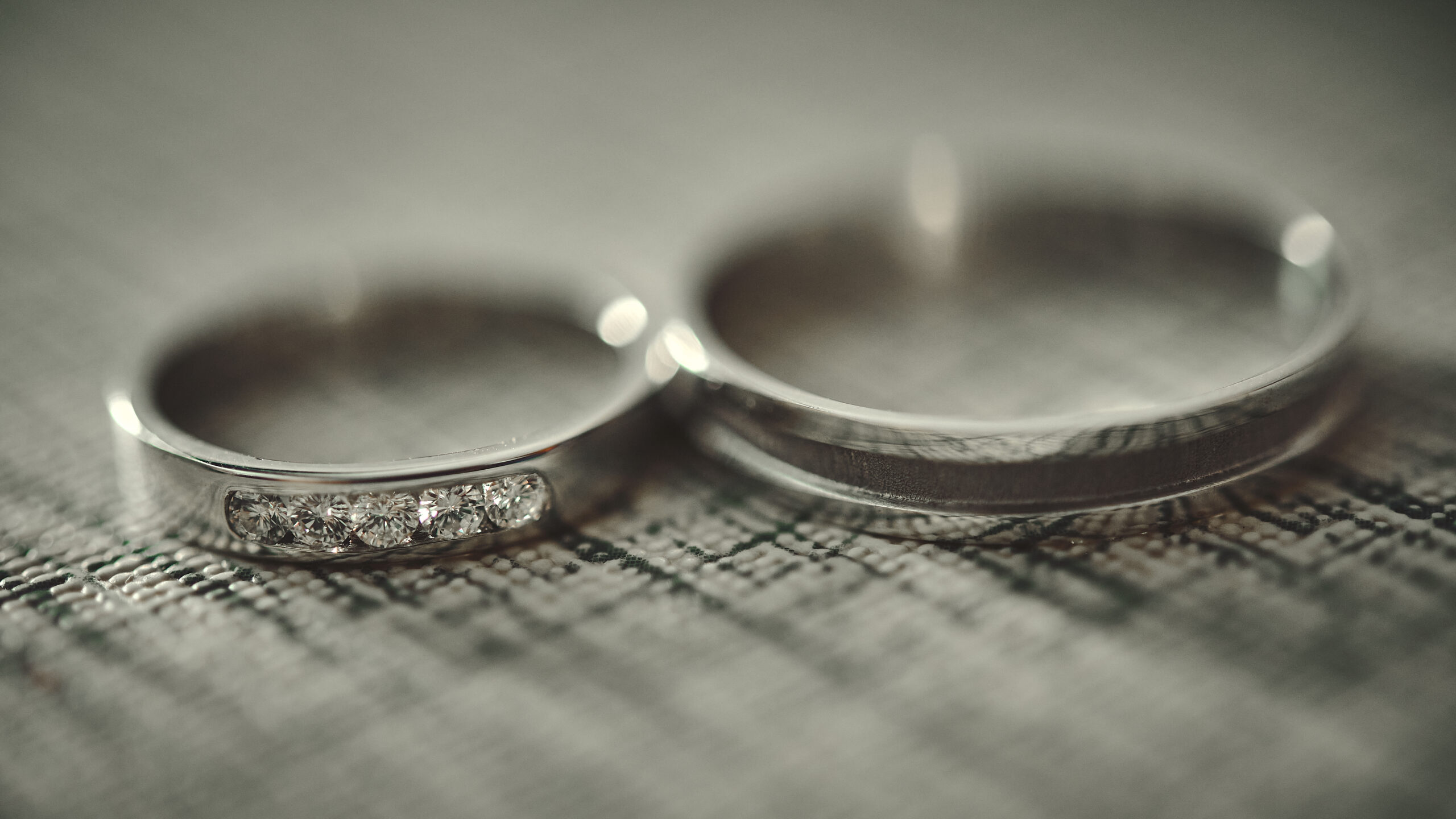 Fotografía de bodas natural y emocional en Valencia. Captura tu gran día con un estilo único. ¡Solicita presupuesto sin compromiso!