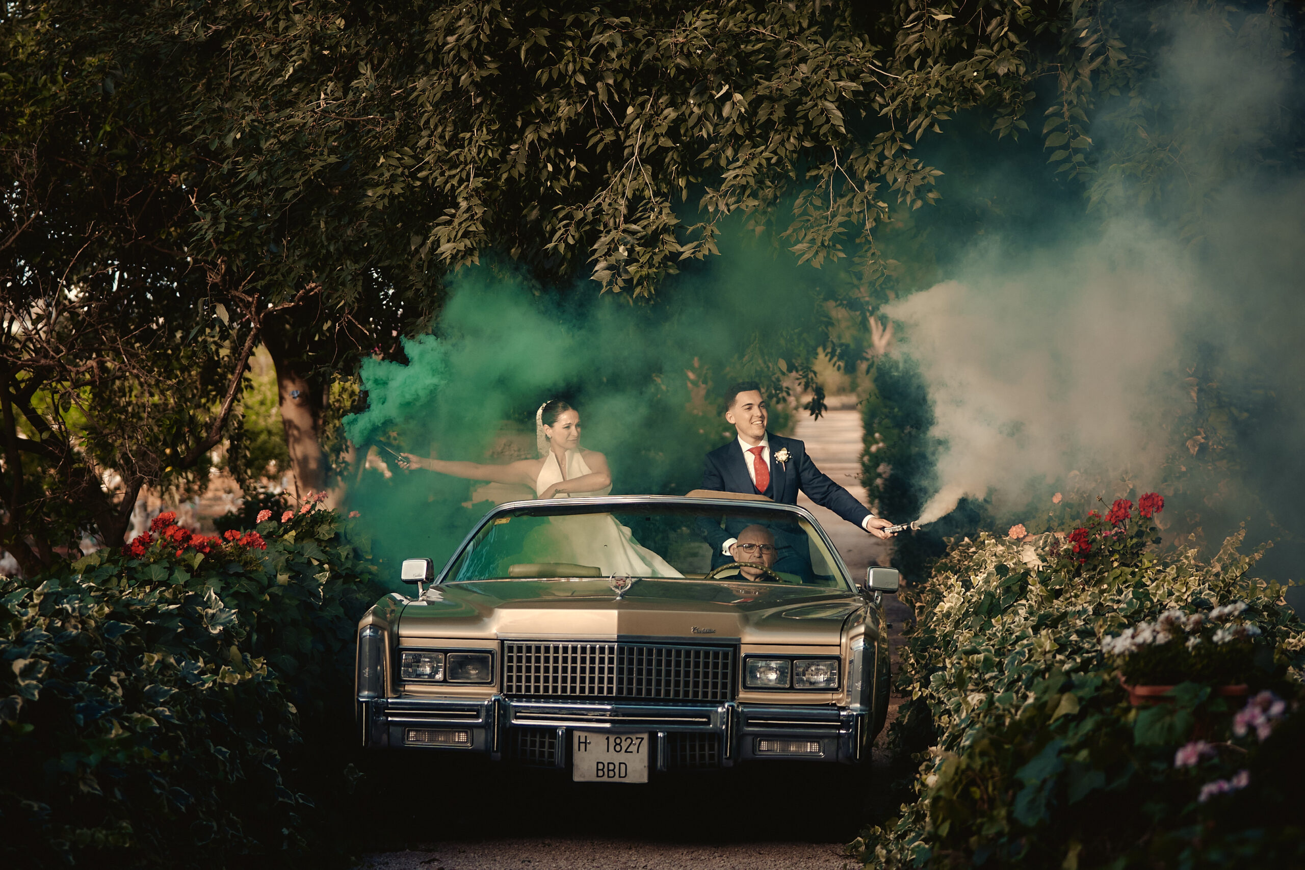 Fotografía de bodas natural y emocional en Valencia. Captura tu gran día con un estilo único. ¡Solicita presupuesto sin compromiso!