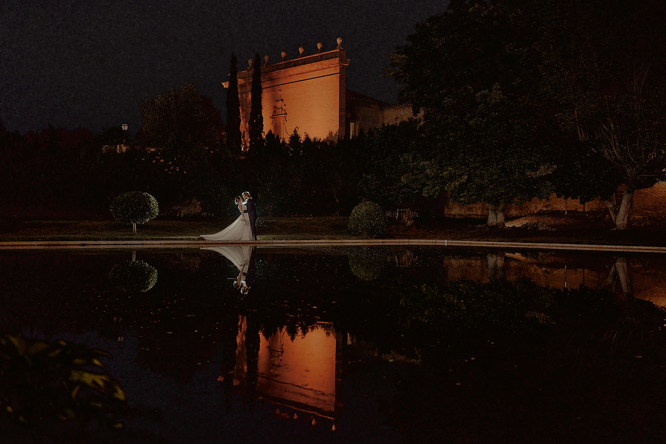 Fotografía de bodas natural y emocional en Valencia. Captura tu gran día con un estilo único. ¡Solicita presupuesto sin compromiso!
