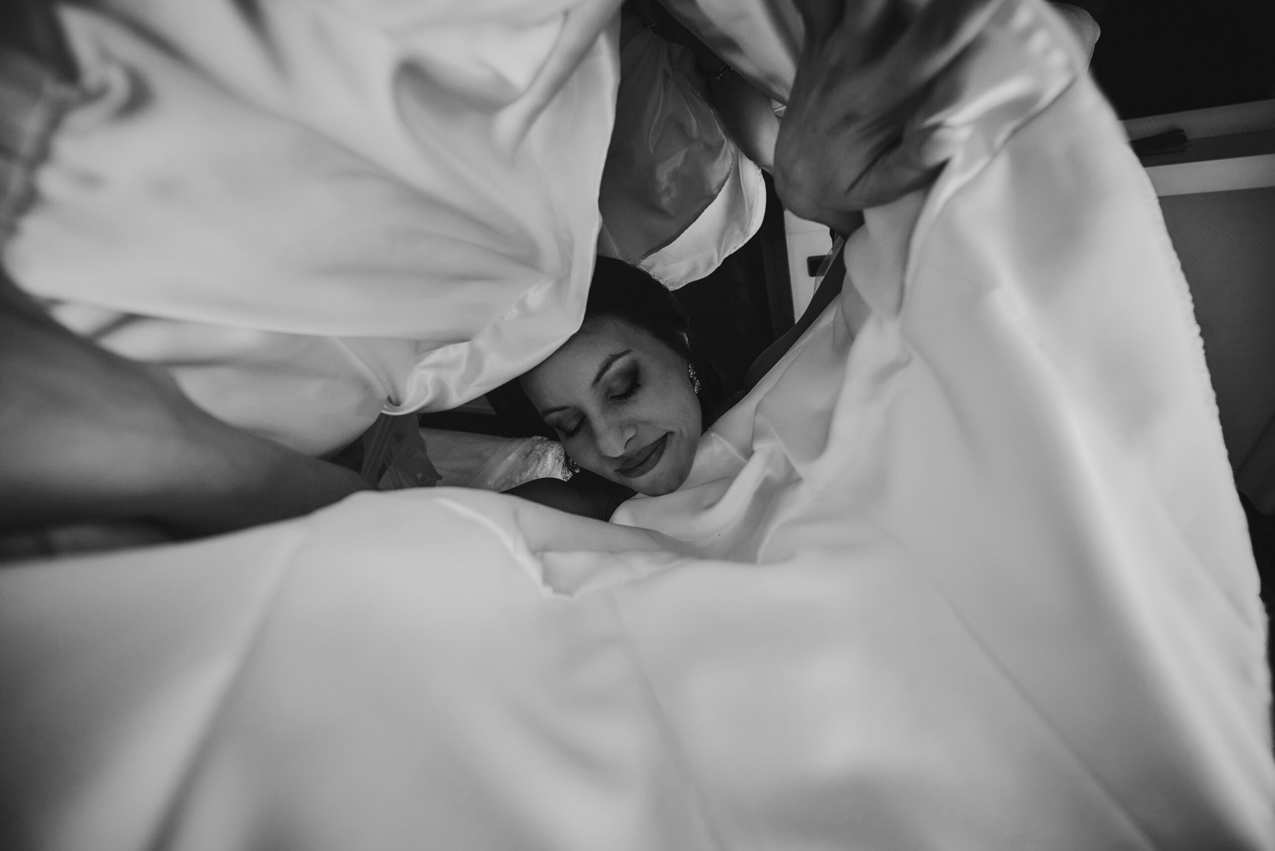 Fotografía de bodas natural y emocional en Valencia. Captura tu gran día con un estilo único. ¡Solicita presupuesto sin compromiso!