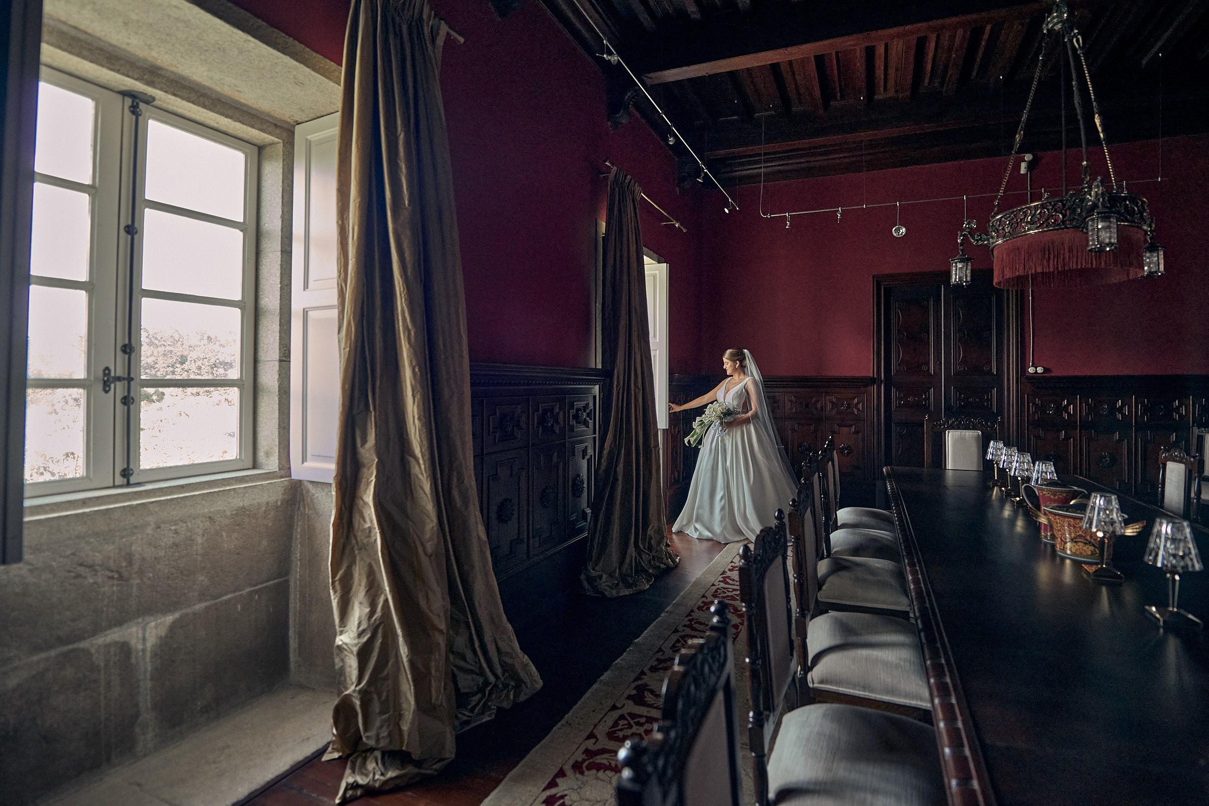Fotografía de bodas natural y emocional en Valencia. Captura tu gran día con un estilo único. ¡Solicita presupuesto sin compromiso!