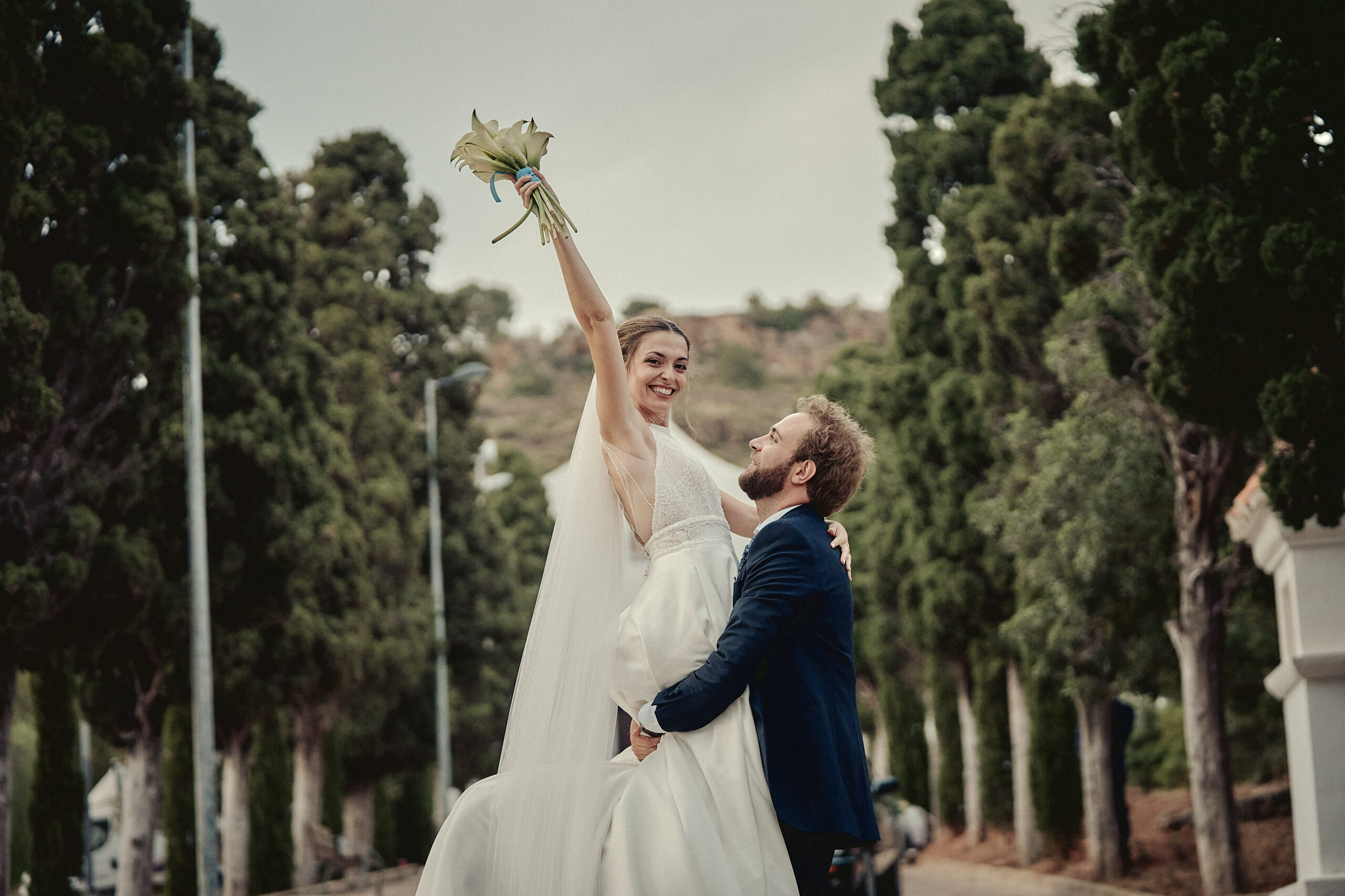 Fotografía de bodas natural y emocional en Valencia. Captura tu gran día con un estilo único. ¡Solicita presupuesto sin compromiso!