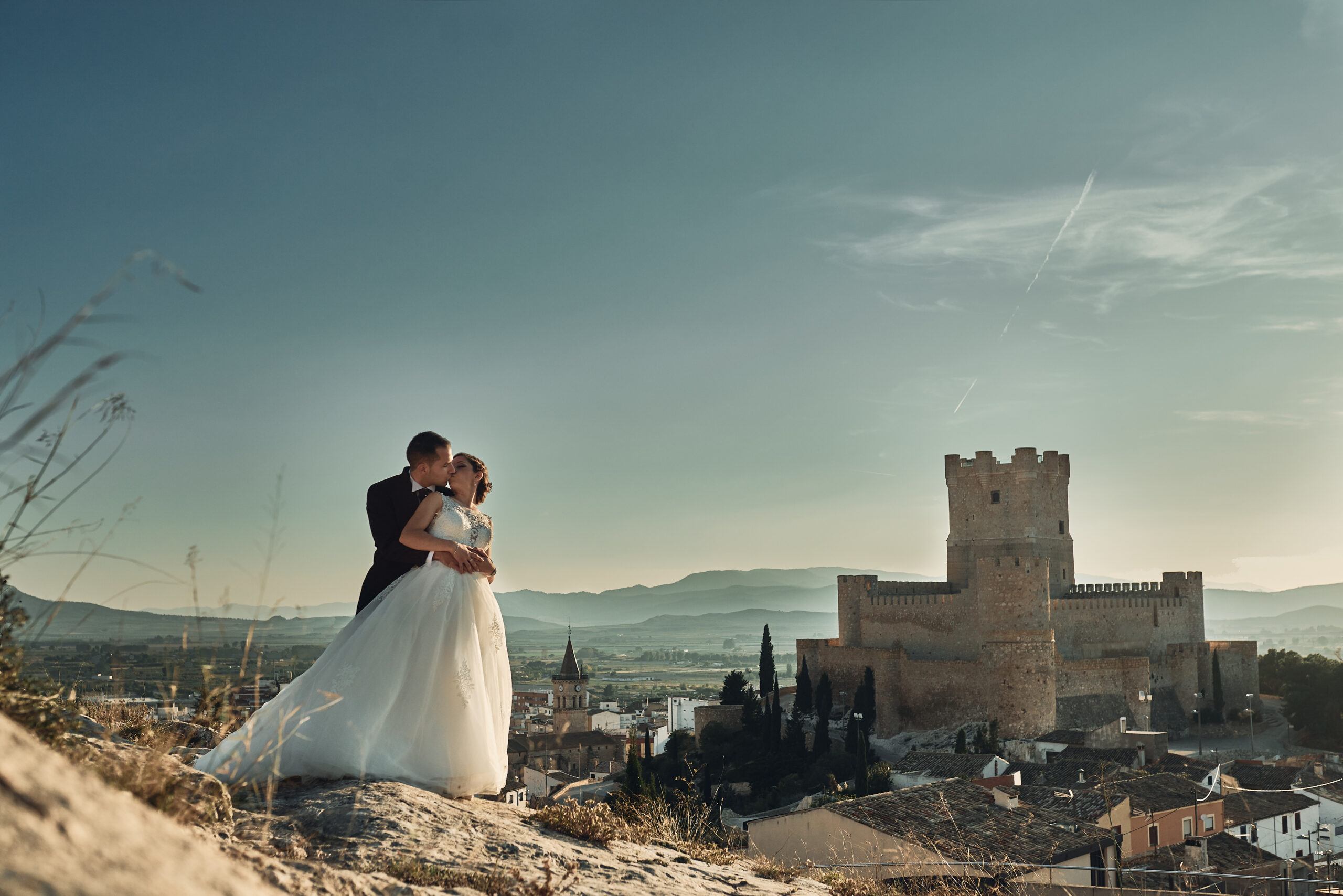 Fotografía de bodas natural y emocional en Valencia. Captura tu gran día con un estilo único. ¡Solicita presupuesto sin compromiso!