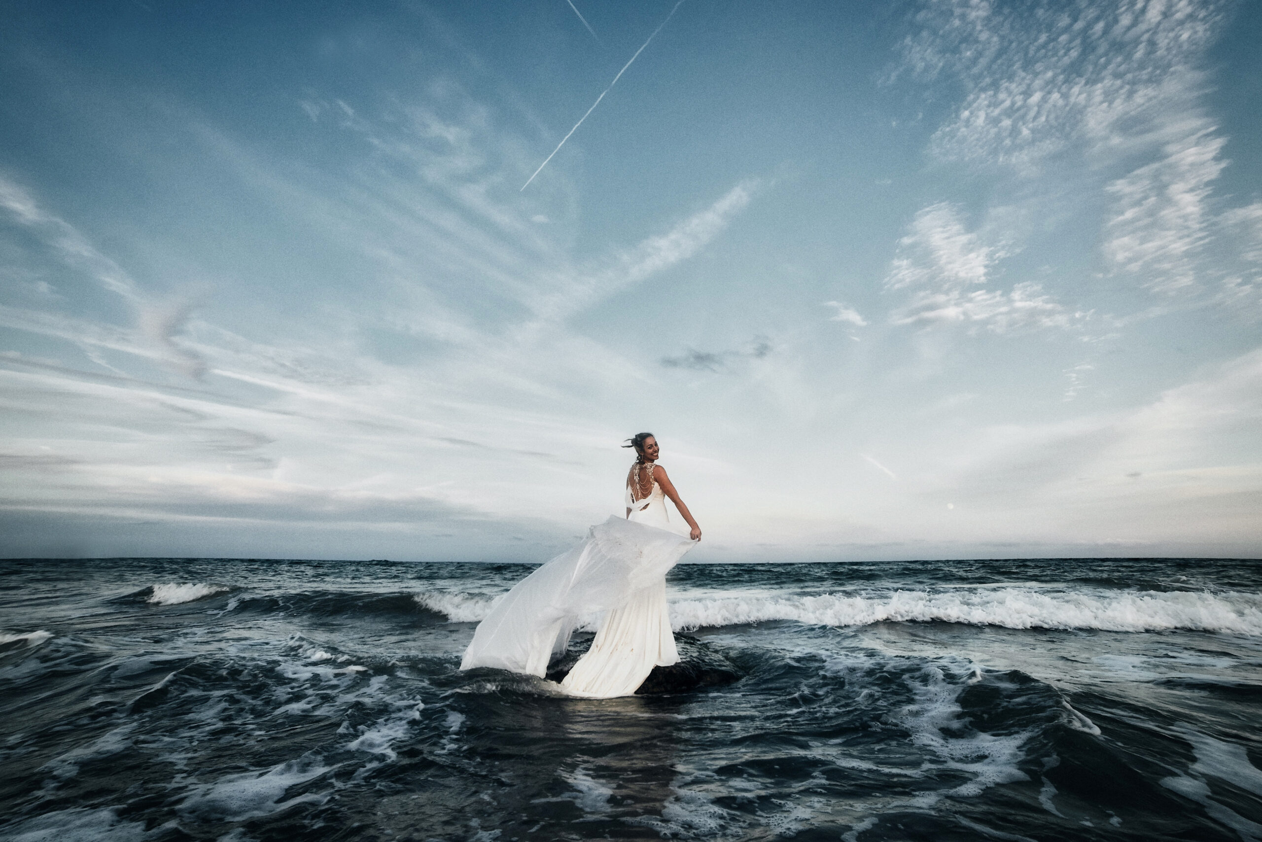 Fotografía de bodas natural y emocional en Valencia. Captura tu gran día con un estilo único. ¡Solicita presupuesto sin compromiso!
